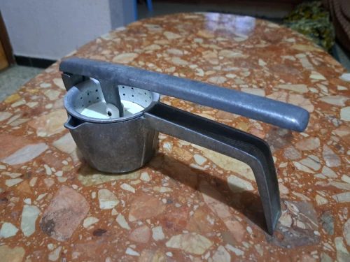 Machine à jus manuelآلة عصير