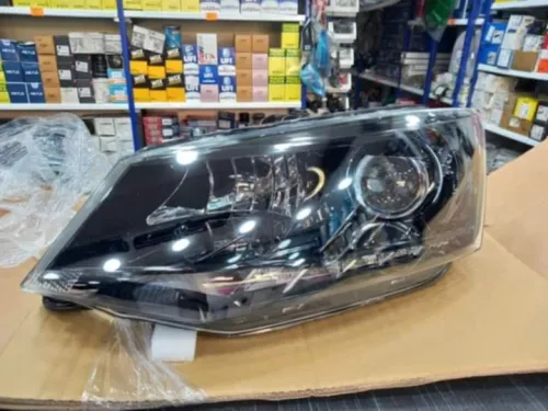 Phare Skoda Fabia 