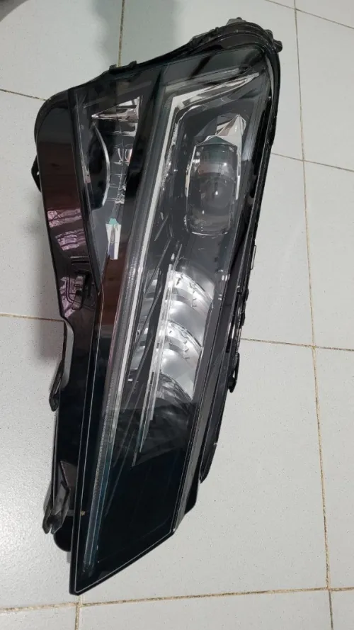 Phare Skoda Superb 