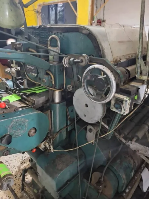 MACHINE D'IMRESSION ET DECOUPE ETIQUETTES AUTO COLLANT 3 a 4 COULEURS MARQUE GS TRES BONNE ETAT