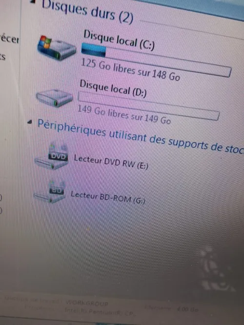 Laptop SONY disponible, bonne batterie, Pentium, 04 Go de RAM, 320 Go HDD, livraison disponible,