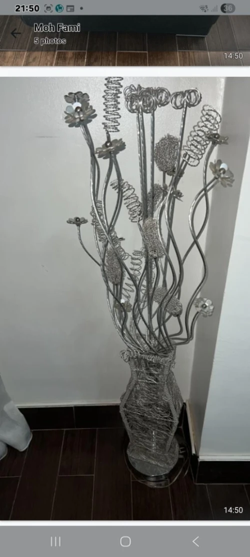Salon L avec une lampadaire 