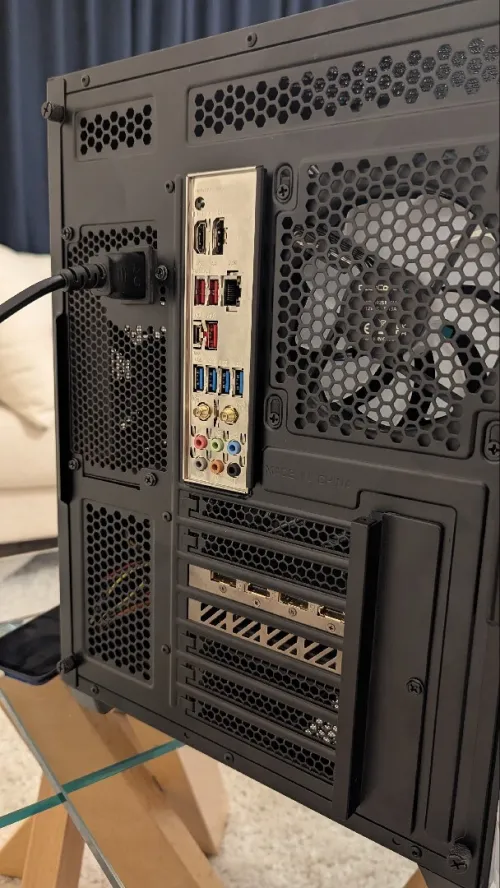 pc gamer - Ryzen 7600 + RX 7700xt