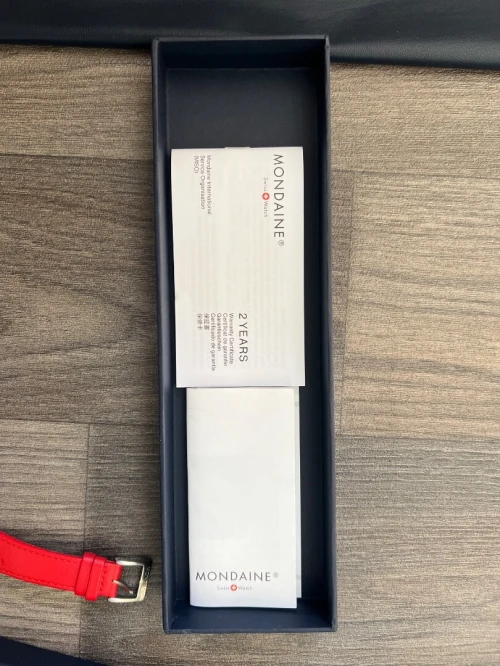 Montre Mondaine Helvetica Light, Montre en Cuir Rouge Original Swiss made  