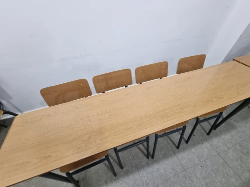 Table chaises bureau PC scolaire 