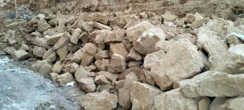 Pierre et Bloc des roches pour maçonnerie et gabionage حجرة صفرا للبنيان او الڨابيو 