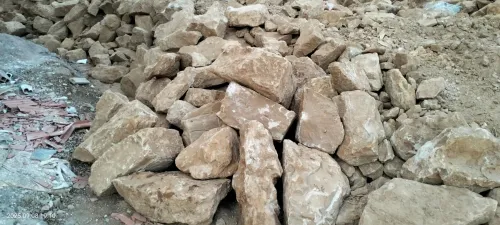 Pierre et Bloc des roches pour maçonnerie et gabionage حجرة صفرا للبنيان او الڨابيو 
