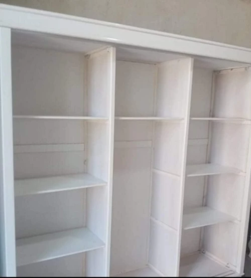 Chambre à coucher Armoire + coiffeuse moderne +2 tables de nuit 
