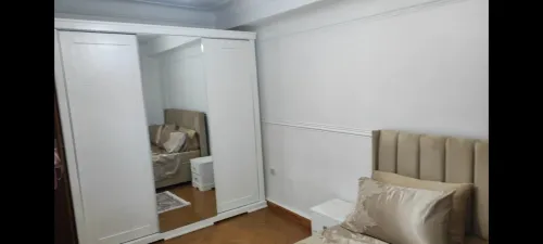 Chambre à coucher Armoire + coiffeuse moderne +2 tables de nuit 