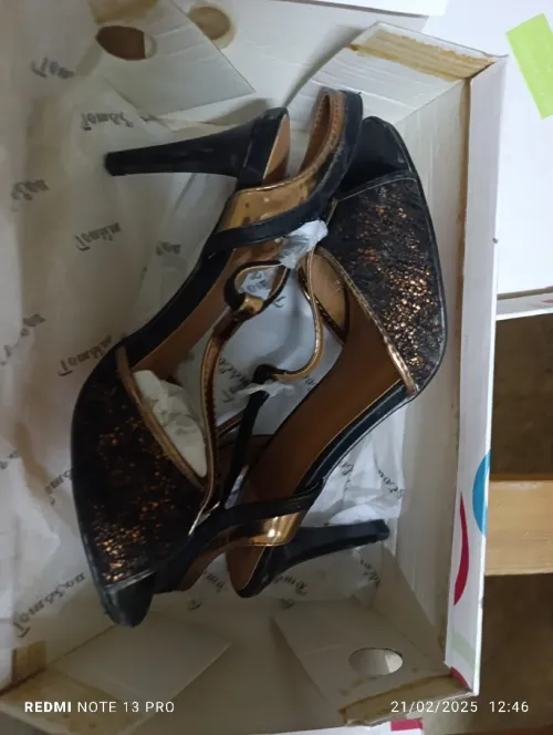 Lot complet sbabet chaussures femme 240 pièce 