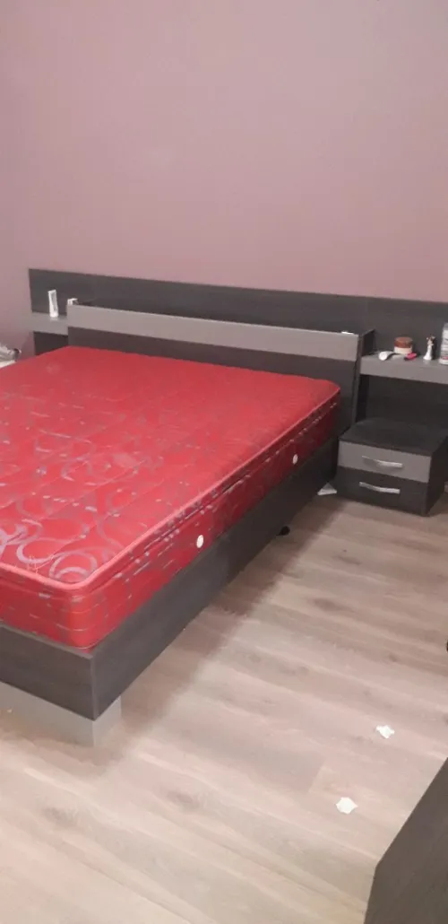 LIT 2 PLACE AVEC TABLES DE CHEVET SANS LE MATELAS