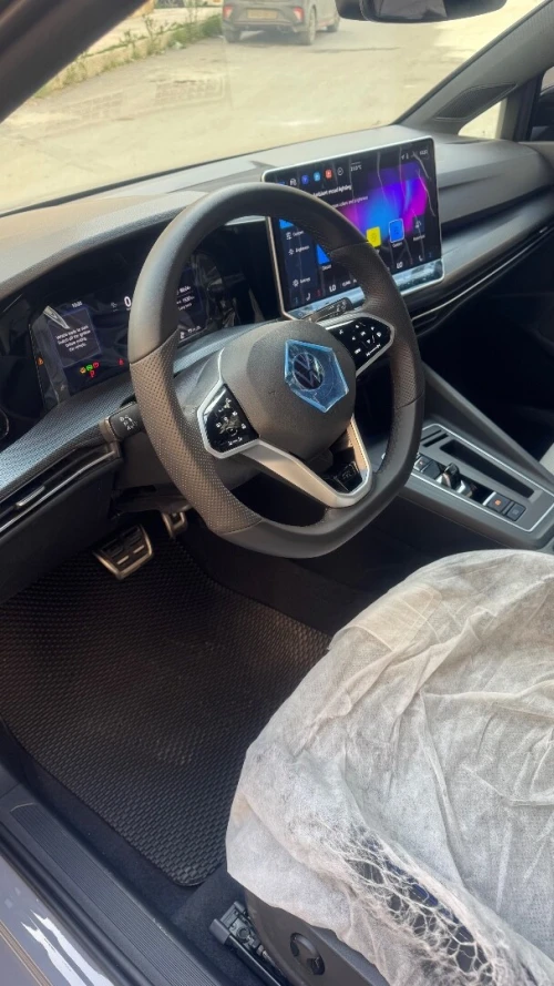 Volkswagen Golf 8 2025 R Black Edition 