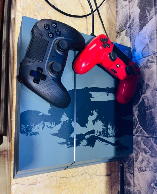 Play station 4 fat edition uncharted