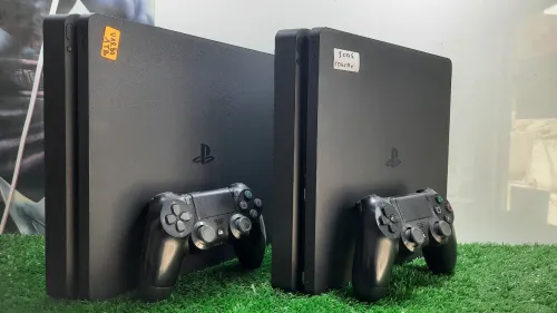 Ps4 slim version 12.50 avec 2 manette et cd gtav 