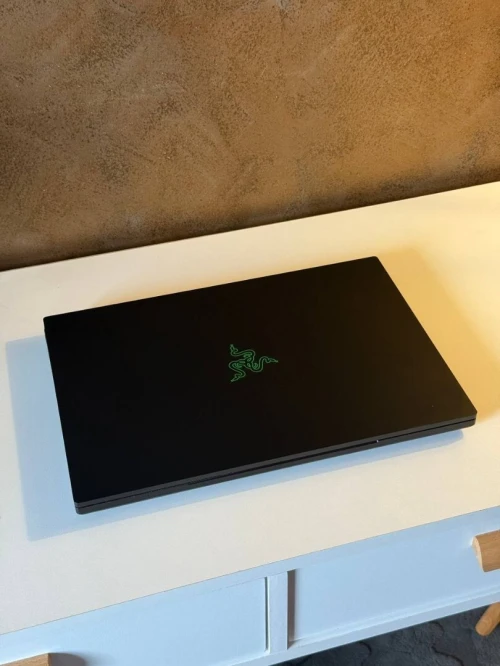 Razer Blade 16"