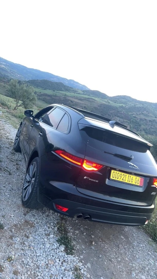 Jaguar F pace 2016 