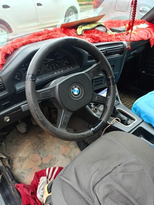 BMW BM E30 318 1986 