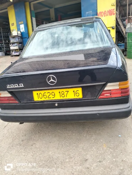 Mercedes Classe E 1987 W124. La 200