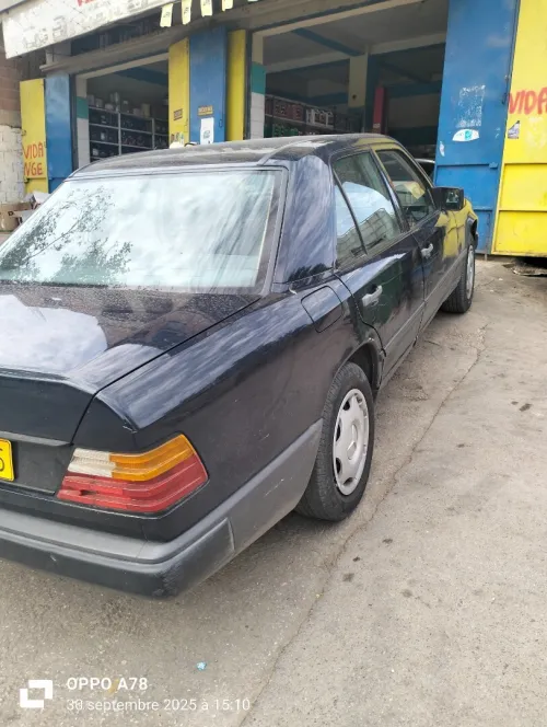 Mercedes Classe E 1987 W124. La 200