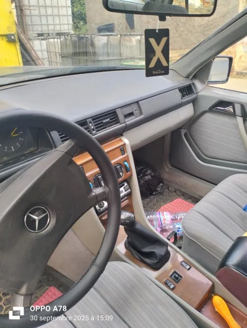 Mercedes Classe E 1987 W124. La 200
