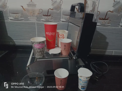Machine operculeuse soudeuse de goblets et barquttes 