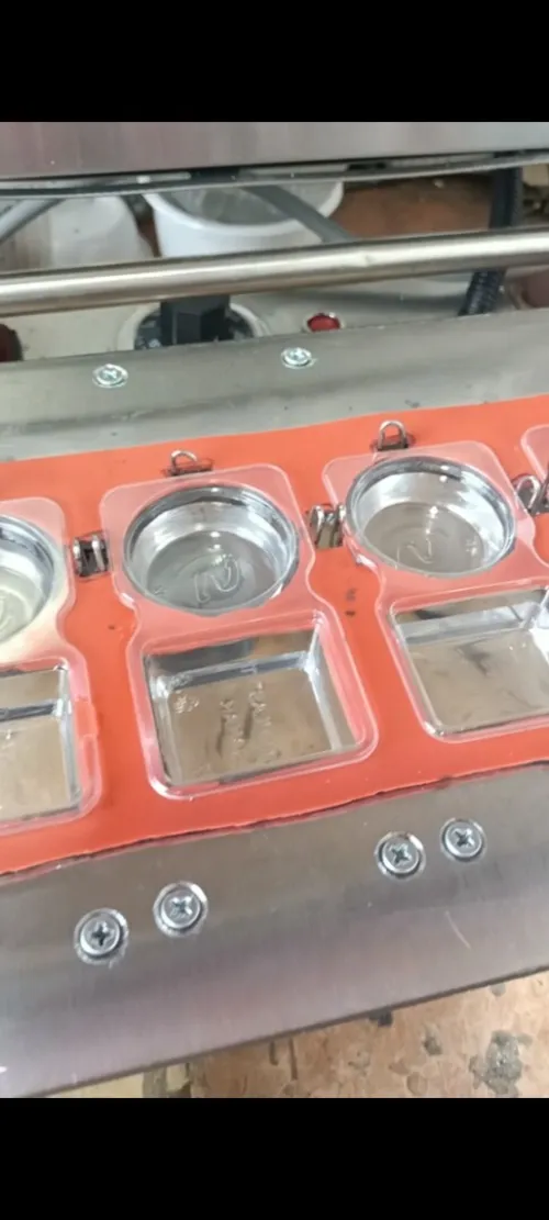 Machine operculeuse soudeuse de goblets et barquttes 