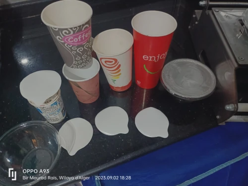Machine operculeuse soudeuse de goblets et barquttes 