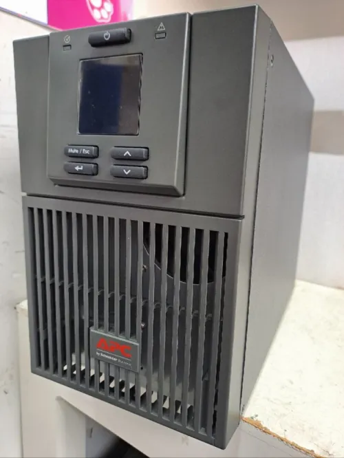 ONDULEUR ON LINE APC SRV1KI 1000VA/800W EASY UPS
