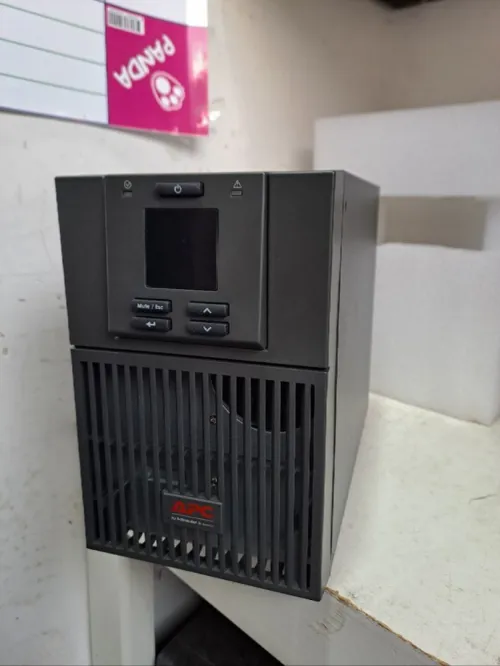 ONDULEUR ON LINE APC SRV1KI 1000VA/800W EASY UPS
