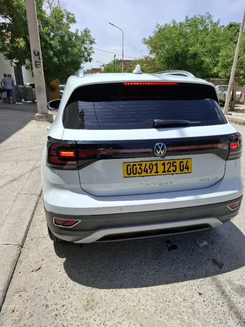 Volkswagen TACQUA 2025 R line