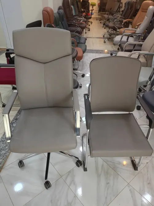 CHAISES