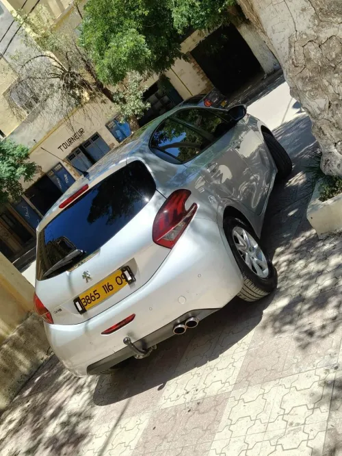 Peugeot 208 2016 Allure Facelift