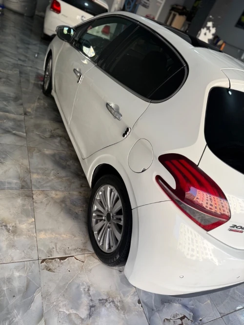 Peugeot 208 2018 Allure Facelift