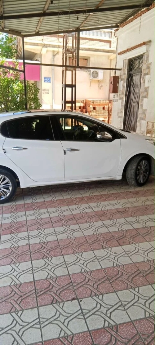 Peugeot 208 2018 Allure Facelift