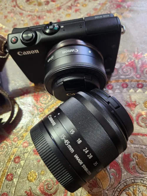 Canon EOS M100 | Objectif 22mm f/2 + Objectif 15-45mm