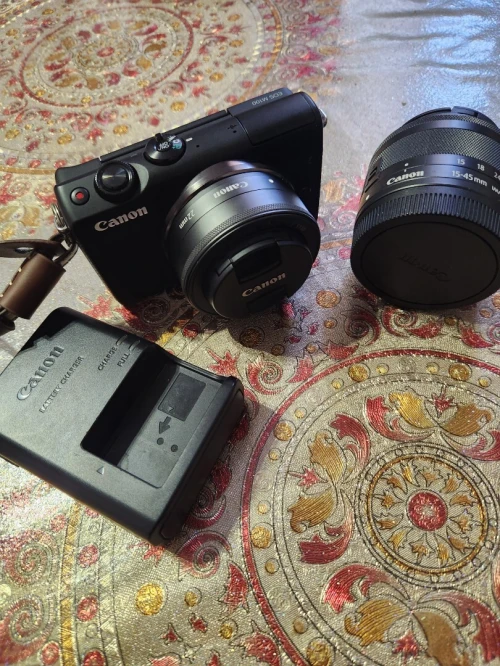 Canon EOS M100 | Objectif 22mm f/2 + Objectif 15-45mm
