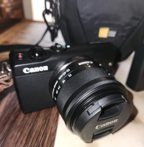 Canon EOS M100 | Objectif 22mm f/2 + Objectif 15-45mm