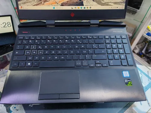 HP OMEN Gamer i5 8th H GTX 1050 Ti 128  SSD  1To  Très propre