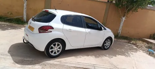 Peugeot 208 2016 