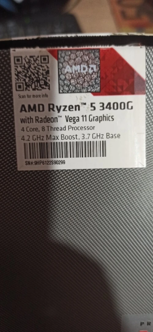 AMD Rayzen 5 3400G 4 cœurs. 3,7 ghz