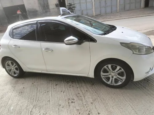 Peugeot 208 2015 Access Facelift