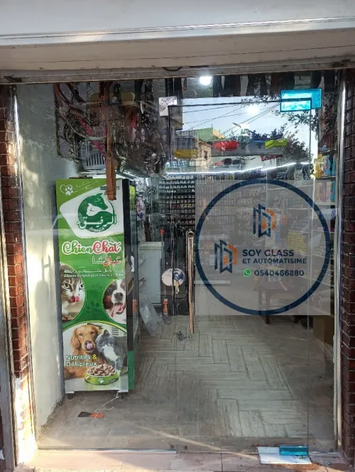 Vitrine et séparation en verre trempé