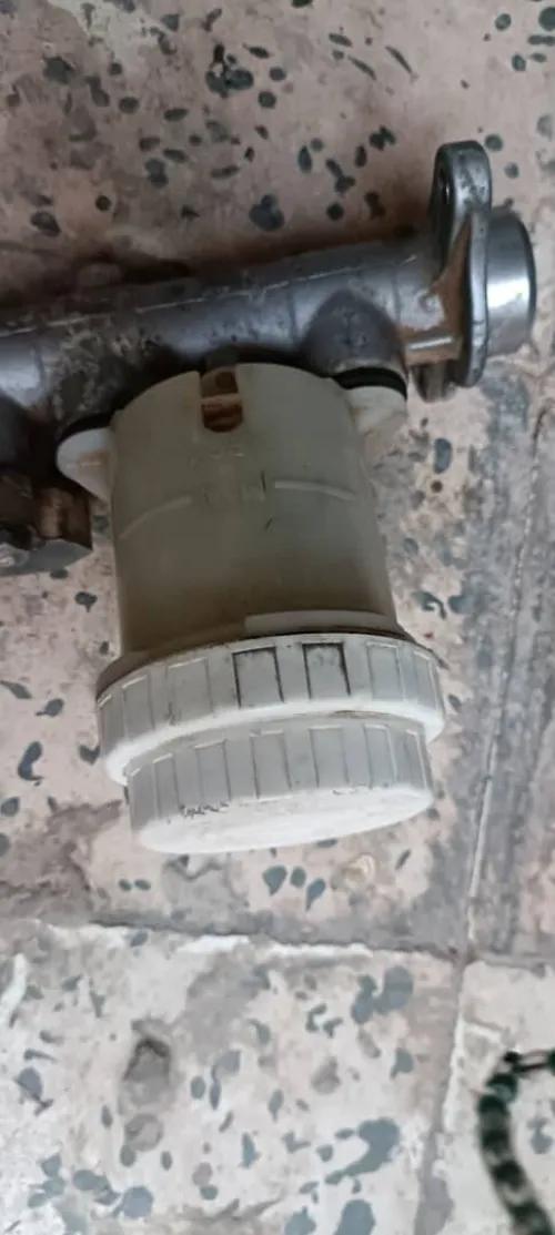Pompe de frein  moteur essuie-glace ( de Nissan deuble cabine)