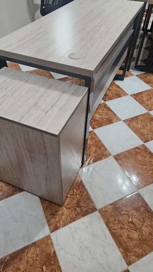 02 bureaux identiques fait sur mesure avec caissons