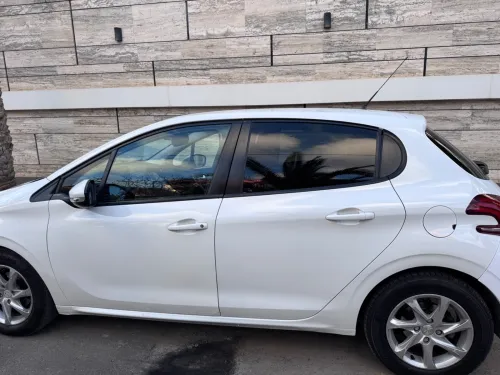 Peugeot 208 2016 Active Facelift