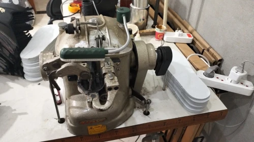 Machine a coudre industrielle