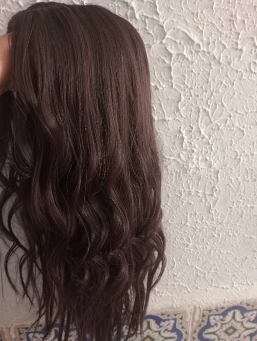 Perruque semi naturelle joudour dentelle chatain avec reflet marron léger wavy boucle longueur moyenne classe effet naturel neuve avec ticket