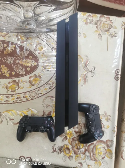 PS4 avec manette d'origine