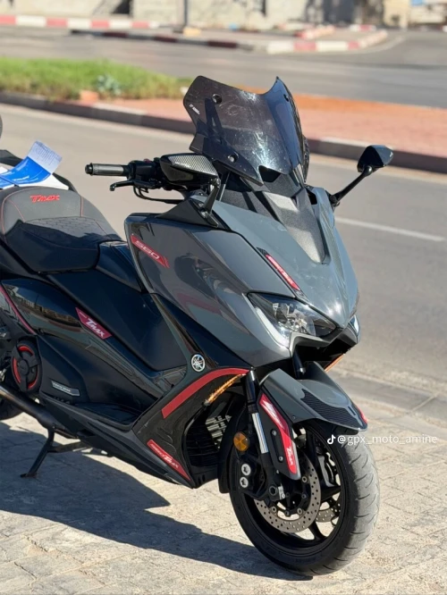 Tmax 560 2022
