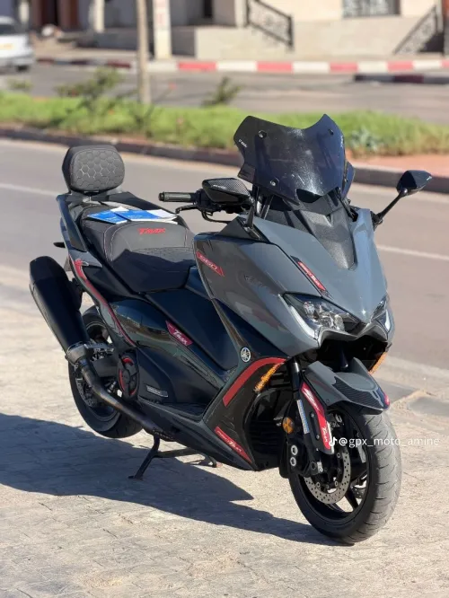 Tmax 560 2022
